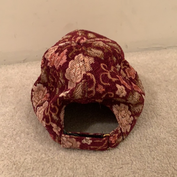 Aritzia red floral pattern cap - Picture 3 of 4